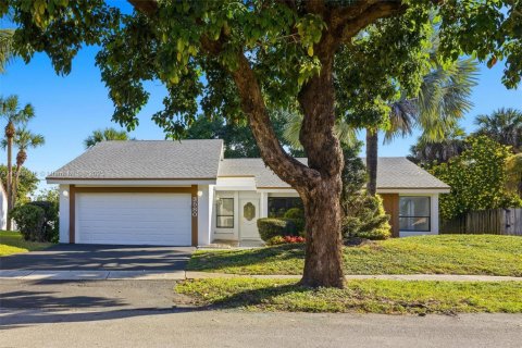 House in Lauderhill, Florida 3 bedrooms, 154.78 sq.m. № 1956229 - photo 1