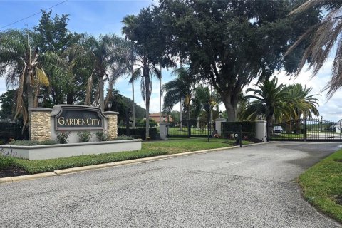 Casa en venta en Groveland, Florida, 4 dormitorios, 281.4 m2 № 2091829 - foto 24