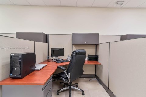 Commercial property in Coral Gables, Florida № 1479762 - photo 10