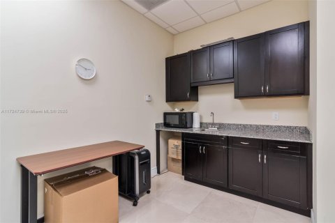 Commercial property in Coral Gables, Florida № 1479762 - photo 11
