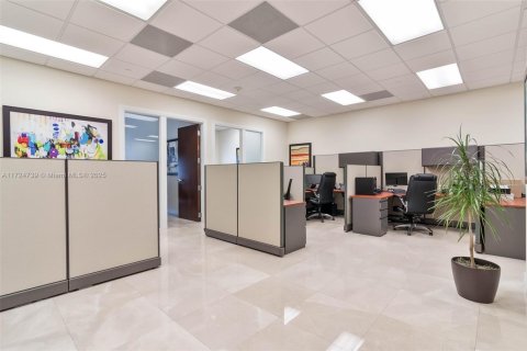 Commercial property in Coral Gables, Florida № 1479762 - photo 15