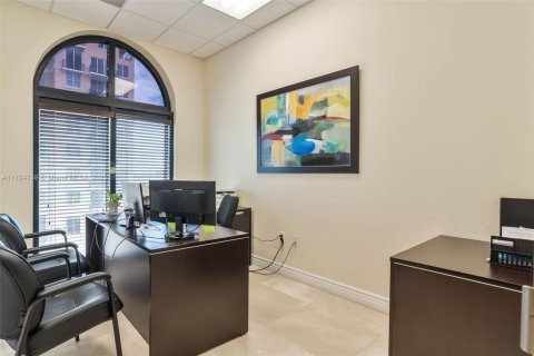 Commercial property in Coral Gables, Florida № 1479762 - photo 9