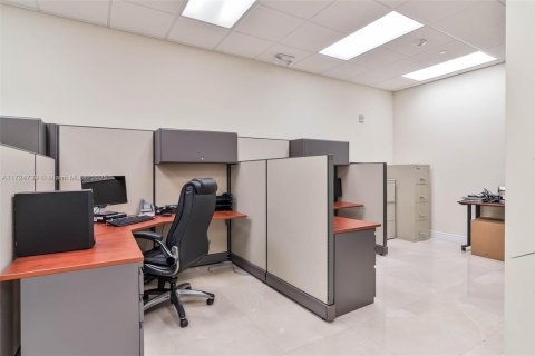 Commercial property in Coral Gables, Florida № 1479762 - photo 14