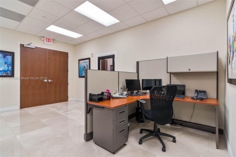 Commercial property in Coral Gables, Florida № 1479762 - photo 6
