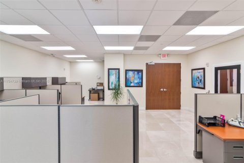 Commercial property in Coral Gables, Florida № 1479762 - photo 18