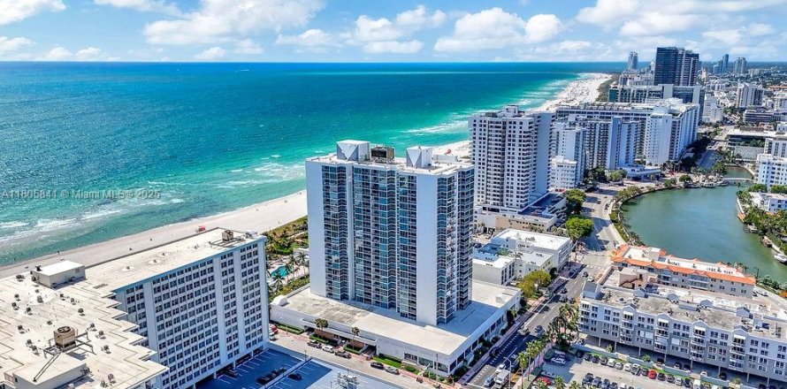 Condo in Miami Beach, Florida, 3 bedrooms № 1865107