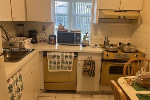 Condo in Sunny Isles Beach, Florida, 1 bedroom  № 1974432 - photo 5