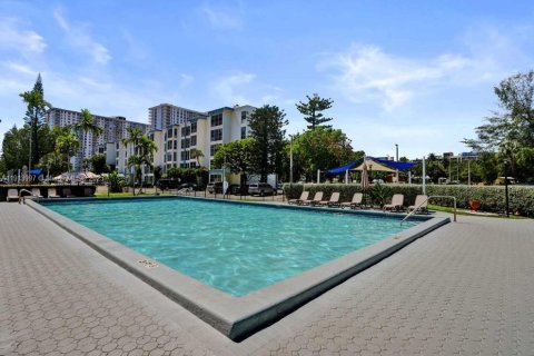 Condo in Sunny Isles Beach, Florida, 1 bedroom  № 1974432 - photo 2