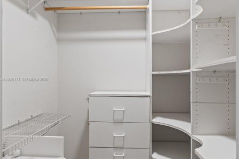 Купить кондоминиум в Майами, Флорида 2 спальни, 113.53м2, № 2089419 - фото 16