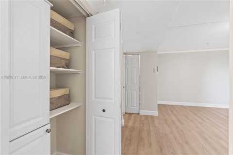 Купить кондоминиум в Майами, Флорида 2 спальни, 113.53м2, № 2089419 - фото 15