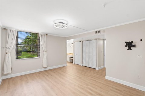 Купить кондоминиум в Майами, Флорида 2 спальни, 113.53м2, № 2089419 - фото 12