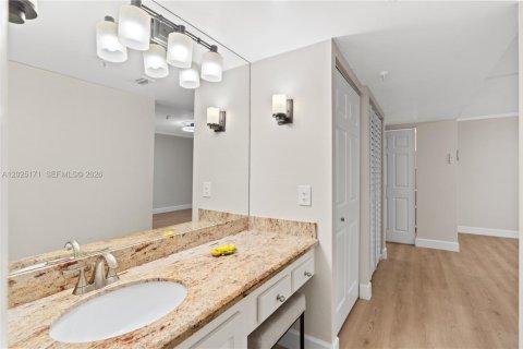 Купить кондоминиум в Майами, Флорида 2 спальни, 113.53м2, № 2089419 - фото 18