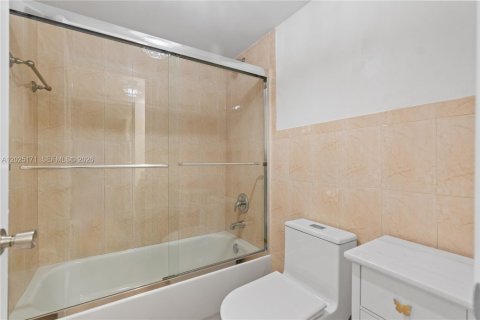 Купить кондоминиум в Майами, Флорида 2 спальни, 113.53м2, № 2089419 - фото 20