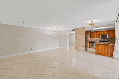 Купить кондоминиум в Майами, Флорида 2 спальни, 113.53м2, № 2089419 - фото 3