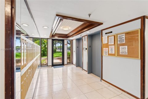 Купить кондоминиум в Майами, Флорида 2 спальни, 113.53м2, № 2089419 - фото 24