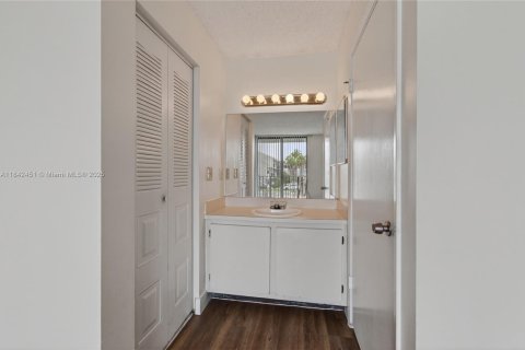 Condo in West Palm Beach, Florida, 1 bedroom  № 1836695 - photo 28