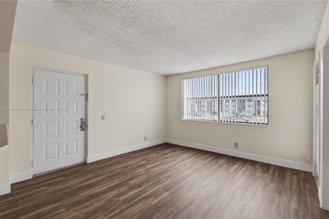 Condo in West Palm Beach, Florida, 1 bedroom  № 1836695 - photo 12