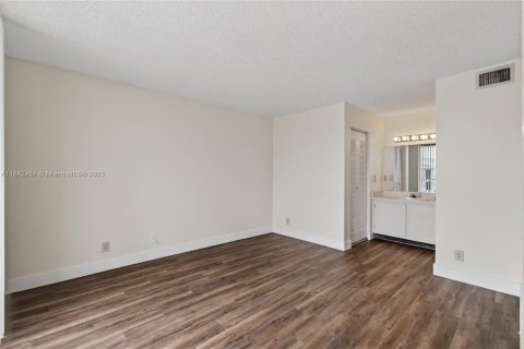 Condo in West Palm Beach, Florida, 1 bedroom  № 1836695 - photo 23