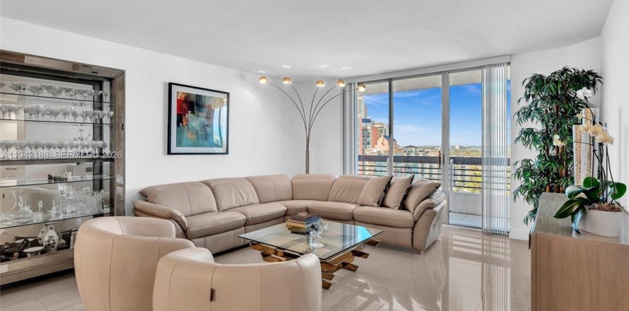 Condo in Aventura, Florida, 2 bedrooms  № 2000931