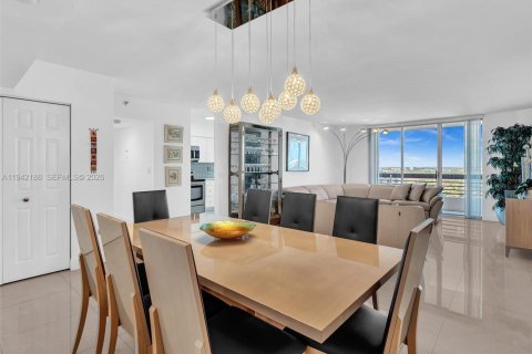 Condo in Aventura, Florida, 2 bedrooms  № 2000931 - photo 2