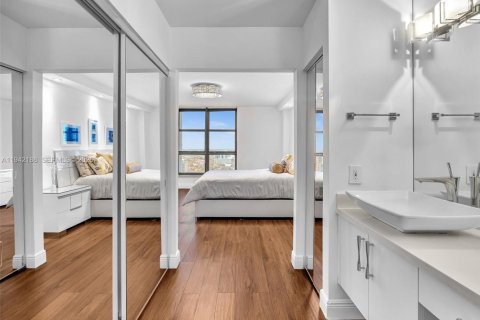 Condo in Aventura, Florida, 2 bedrooms  № 2000931 - photo 26