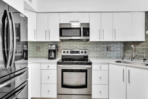 Condo in Aventura, Florida, 2 bedrooms  № 2000931 - photo 13