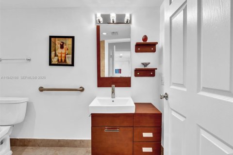 Condo in Aventura, Florida, 2 bedrooms  № 2000931 - photo 30
