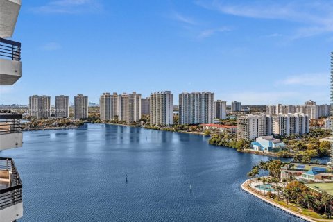 Condo in Aventura, Florida, 2 bedrooms  № 2000931 - photo 11