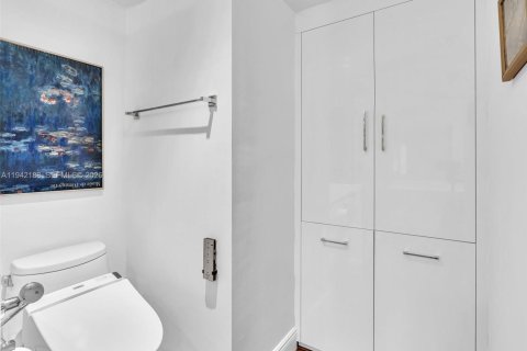 Condo in Aventura, Florida, 2 bedrooms  № 2000931 - photo 25