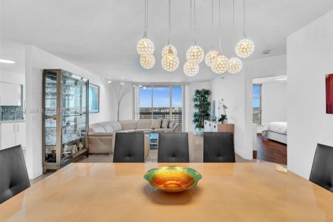 Condo in Aventura, Florida, 2 bedrooms  № 2000931 - photo 3