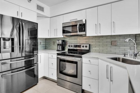 Condo in Aventura, Florida, 2 bedrooms  № 2000931 - photo 14