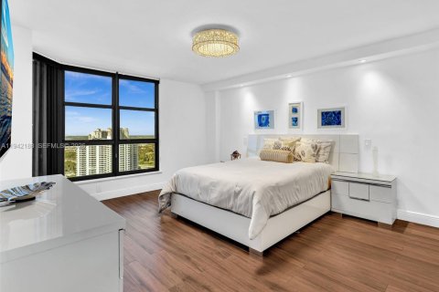 Condo in Aventura, Florida, 2 bedrooms  № 2000931 - photo 17