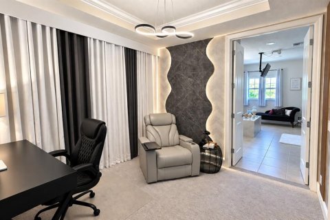 House in Orlando, Florida 4 bedrooms, 385.54 sq.m. № 2403654 - photo 25