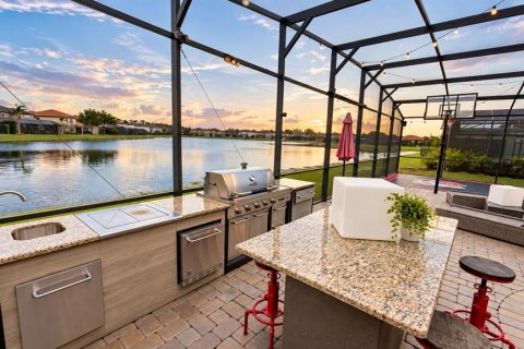 House in Orlando, Florida 4 bedrooms, 385.54 sq.m. № 2403654 - photo 7