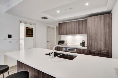 Condominio en alquiler en Miami, Florida, 1 dormitorio, 80.45 m2 № 1953585 - foto 17