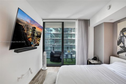 Condominio en alquiler en Miami, Florida, 1 dormitorio, 80.45 m2 № 1953585 - foto 9