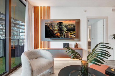 Condominio en alquiler en Miami, Florida, 1 dormitorio, 80.45 m2 № 1953585 - foto 1