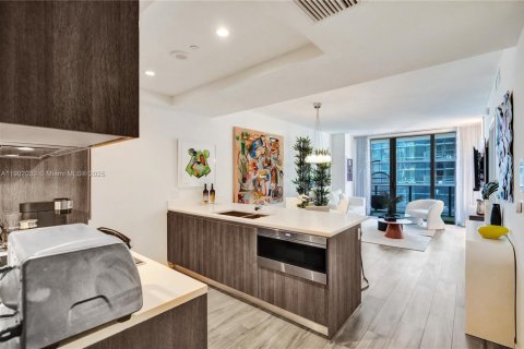 Condominio en alquiler en Miami, Florida, 1 dormitorio, 80.45 m2 № 1953585 - foto 18