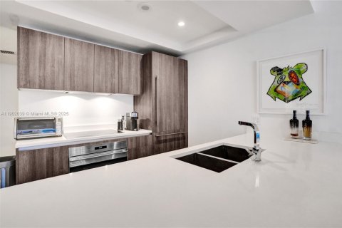 Condominio en alquiler en Miami, Florida, 1 dormitorio, 80.45 m2 № 1953585 - foto 16