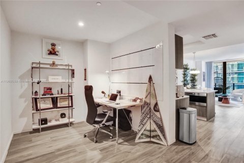 Condominio en alquiler en Miami, Florida, 1 dormitorio, 80.45 m2 № 1953585 - foto 23