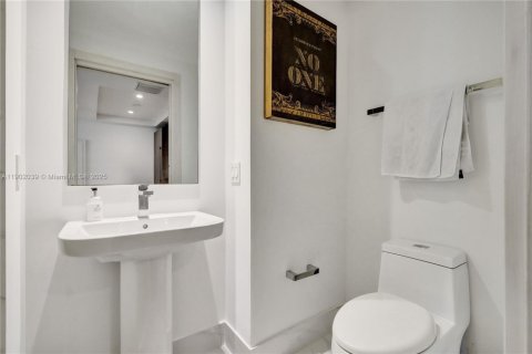 Condominio en alquiler en Miami, Florida, 1 dormitorio, 80.45 m2 № 1953585 - foto 21