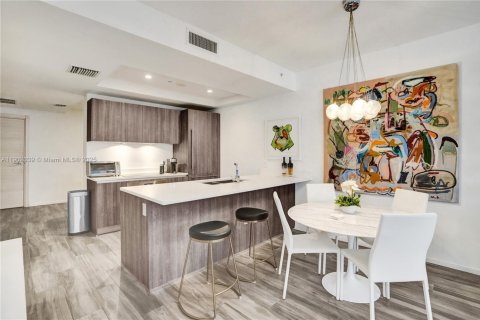 Condominio en alquiler en Miami, Florida, 1 dormitorio, 80.45 m2 № 1953585 - foto 14