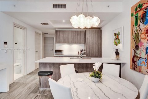 Condominio en alquiler en Miami, Florida, 1 dormitorio, 80.45 m2 № 1953585 - foto 15