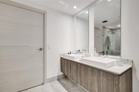 Condominio en alquiler en Miami, Florida, 1 dormitorio, 80.45 m2 № 1953585 - foto 13