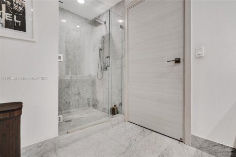 Condominio en alquiler en Miami, Florida, 1 dormitorio, 80.45 m2 № 1953585 - foto 12