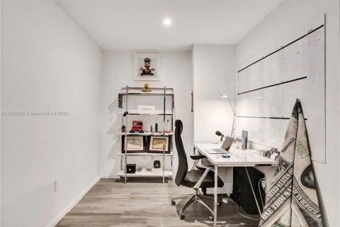 Condominio en alquiler en Miami, Florida, 1 dormitorio, 80.45 m2 № 1953585 - foto 24