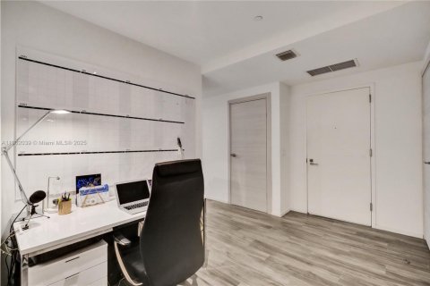 Condominio en alquiler en Miami, Florida, 1 dormitorio, 80.45 m2 № 1953585 - foto 25