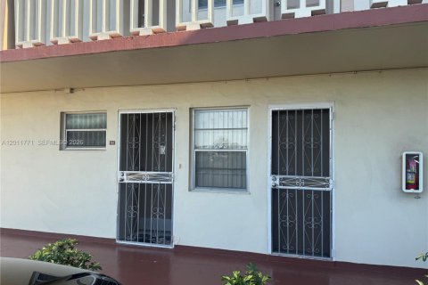 Copropriété à vendre à Miami, Floride: 1 chambre, 72.28 m2 № 2075389 - photo 3