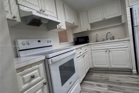 Copropriété à vendre à Miami, Floride: 1 chambre, 72.28 m2 № 2075389 - photo 4