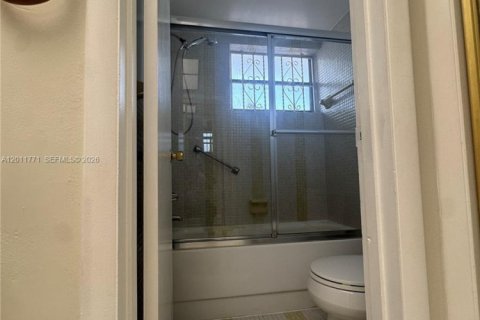 Copropriété à vendre à Miami, Floride: 1 chambre, 72.28 m2 № 2075389 - photo 13